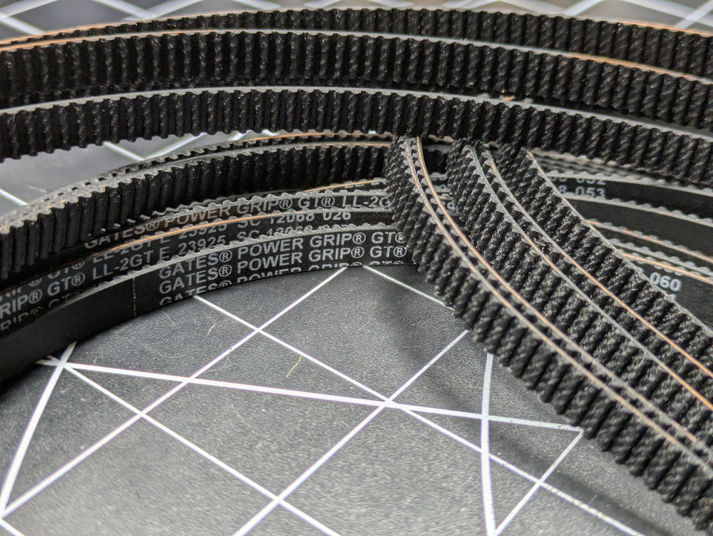Gates 2GT EPDM closed-loop belt 2400 mm, tooth profile close-up