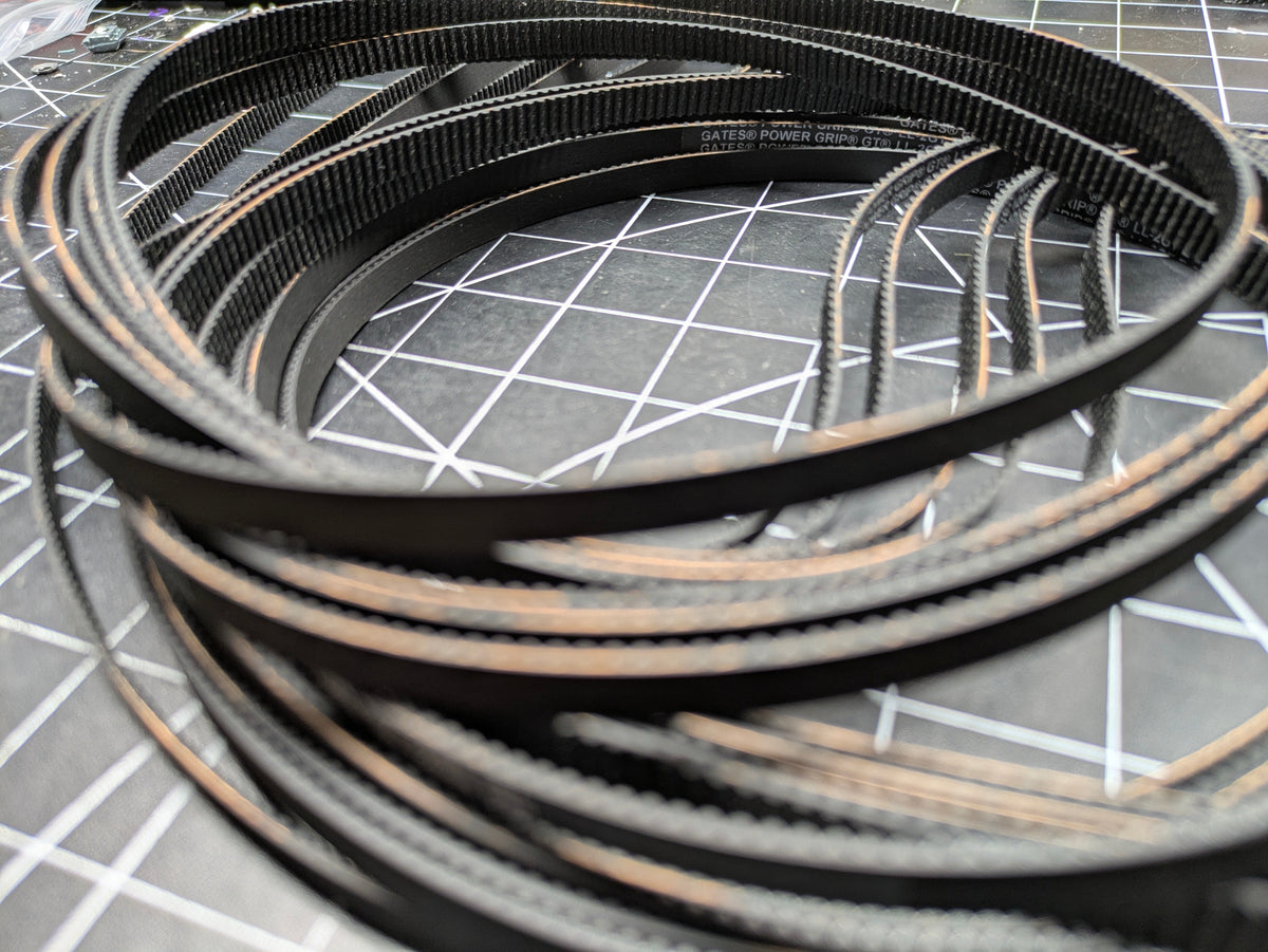 Gates 2GT EPDM closed-loop belt 2400 mm, Gates marking on the belt back