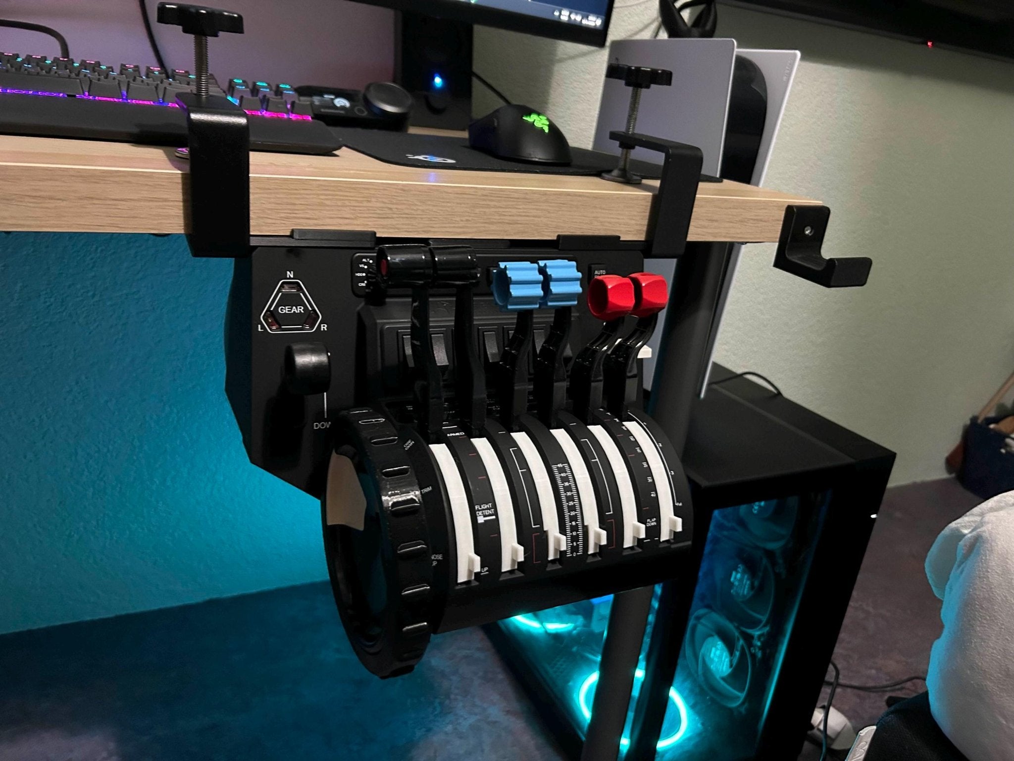 3D printed dust cover protecting the Honeycomb Bravo throttle quadrant