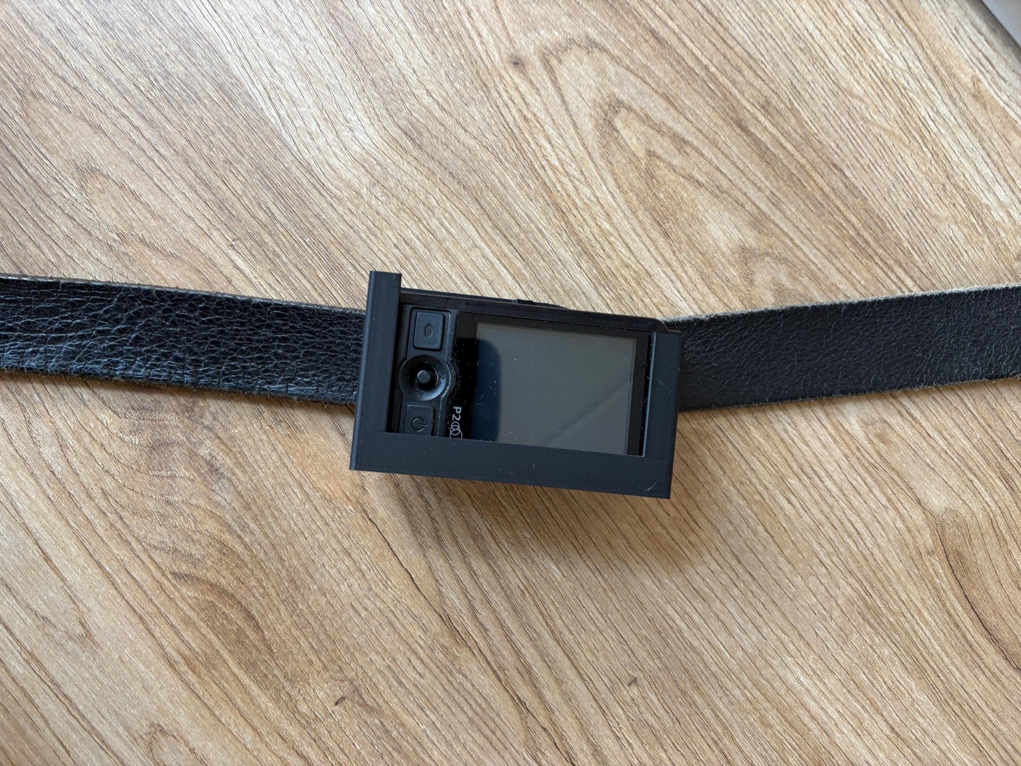 Detail van de 3D-geprinte Precom P2 pagerhouder